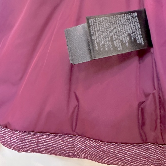 The North Face women’s puffer vest XS - Picture 7 of 8